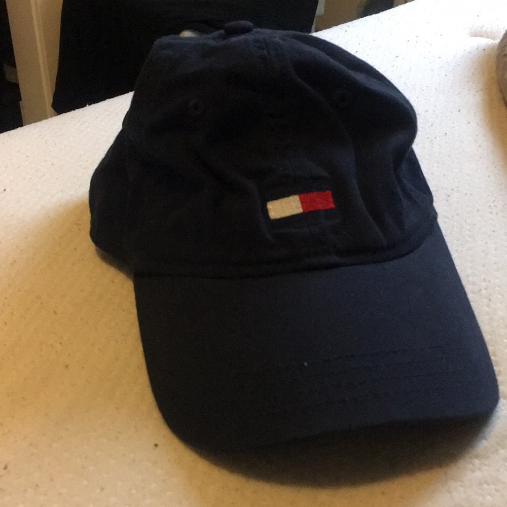 Tommy Hilfiger hat